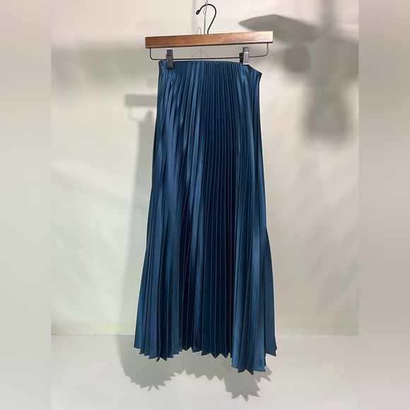 (NEW) Zara Pleated Accordion Skirt in Metallic Blue/Teal (Size XS) - Picture 6 of 7